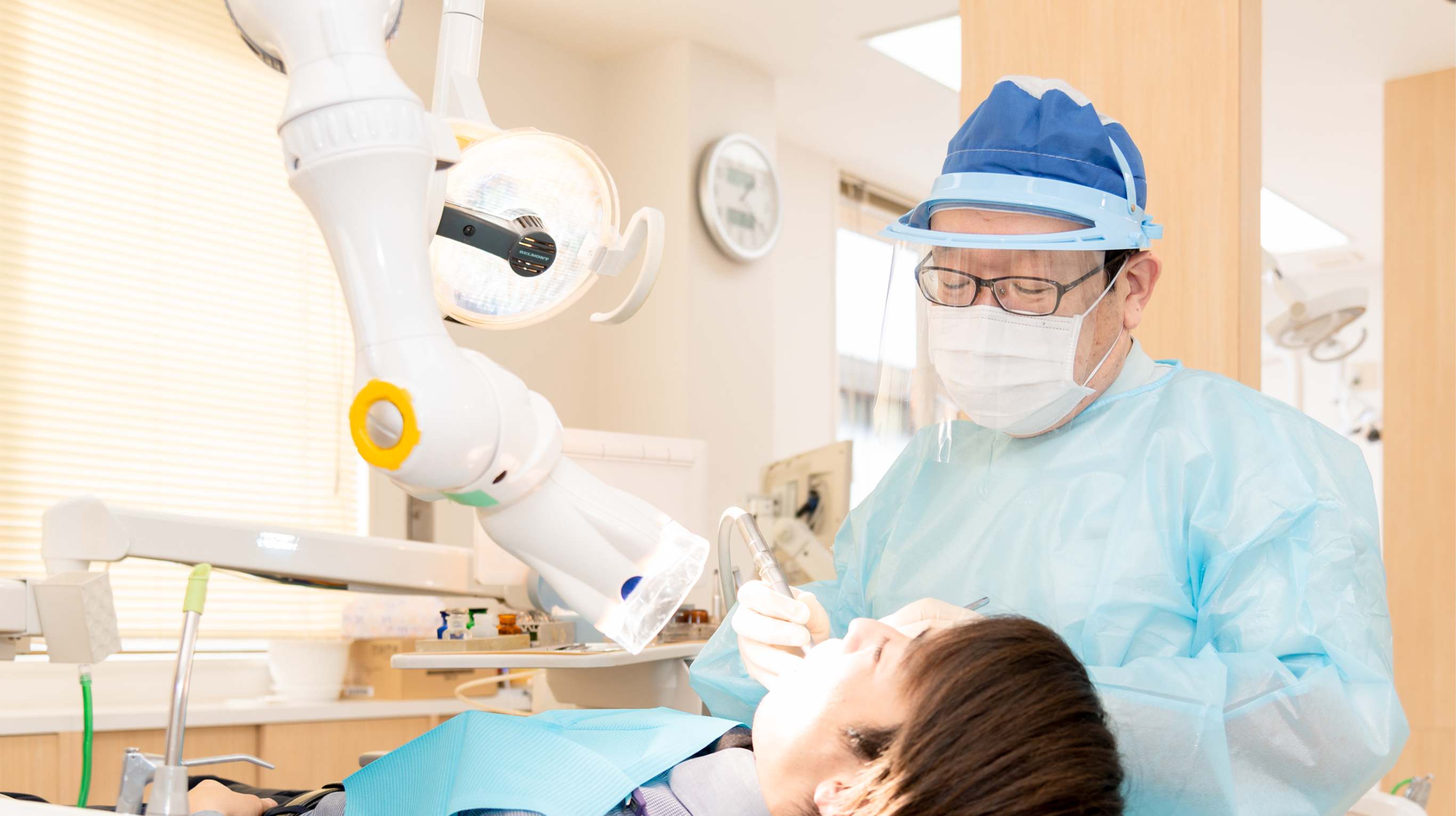 まごころを込めた診療で、健康な歯に新しい医療技術と医療機器で丁寧に歯の治療を行います。